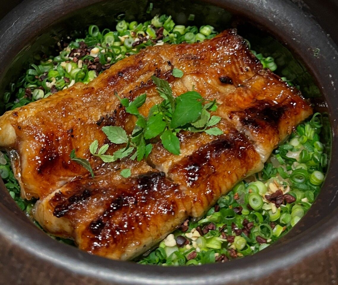 厨师精选当季菜肴，包含丰富的时令风味