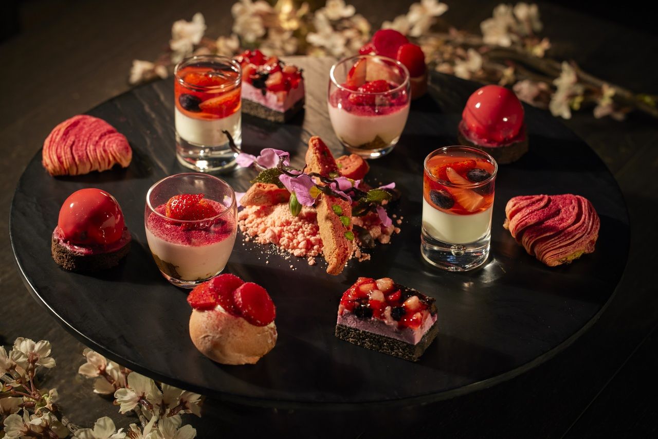 5月限定！母の日 【Scarpetta＋Strawberry Sweets Plate】5品＋乾杯シャンパンとカーネーション