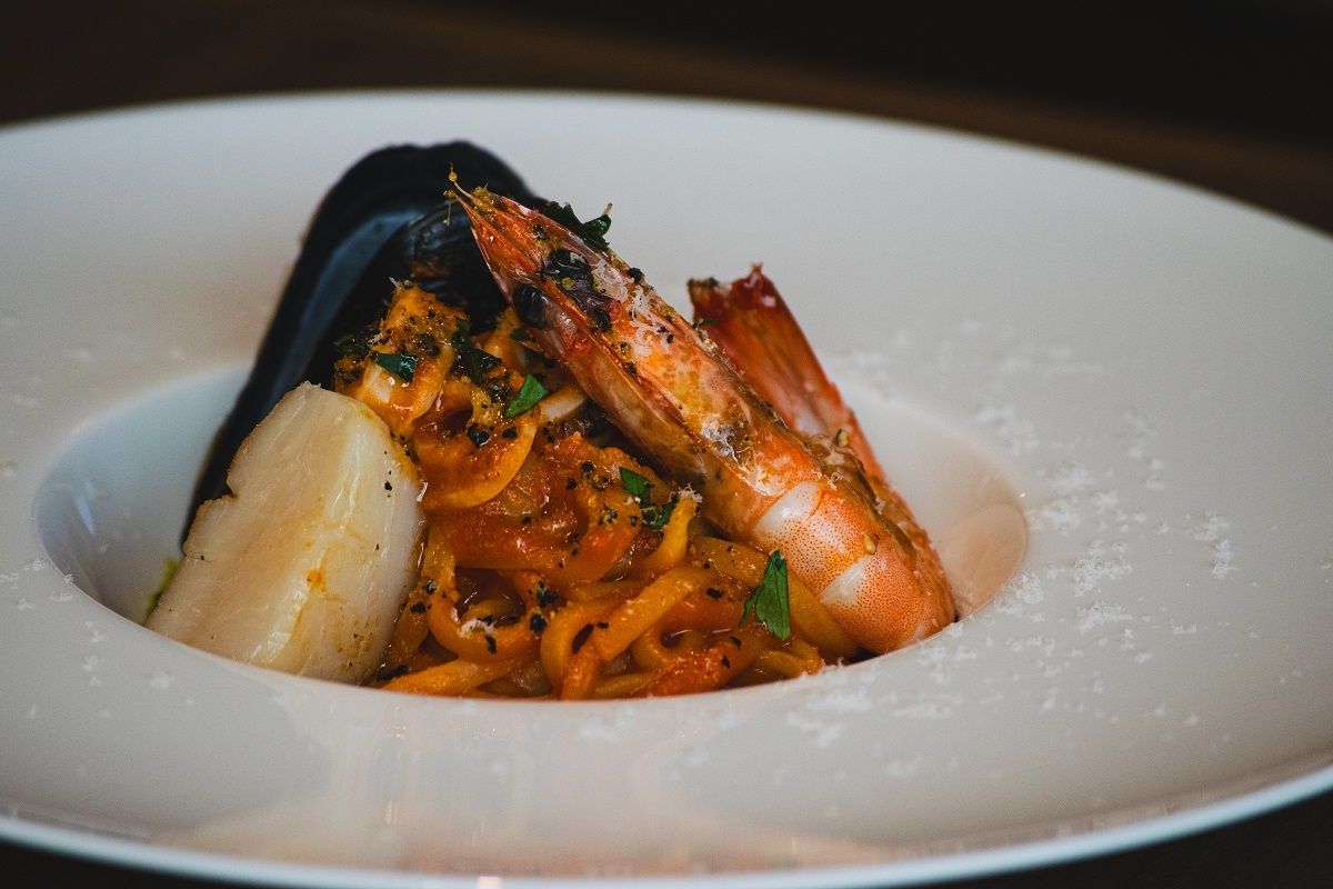 Lunch buffet with a choice of main dishes