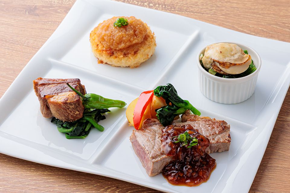 ハーフブッフェランチ 4種盛り合わせ TORIKOプレート 【WEB予約特典有】