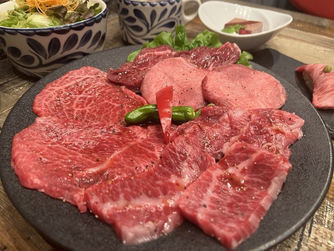 Luxurious Yakiniku Lunch Set with Wagyu Beef Nigiri Sushi