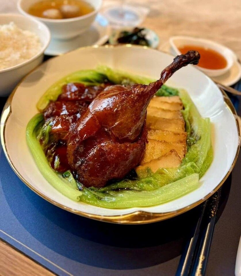 [Hong Kong-style roast duck rice lunch set] [4,710 yen per person]