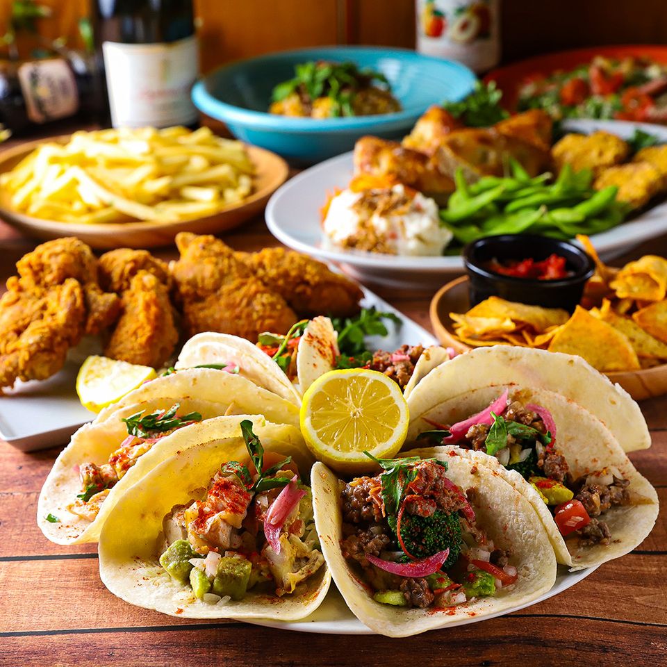 [All-you-can-eat!] Most popular: Just like a beer garden. All-you-can-eat delicious tacos and fried chicken with all-you-can-drink plan