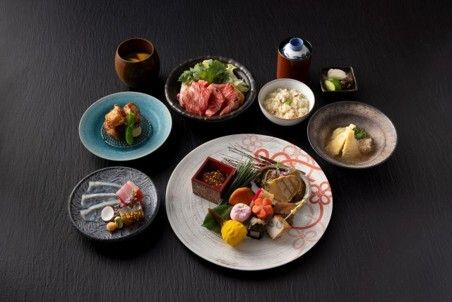 【一人ひと鍋】黒毛和牛すき焼きとふぐ会席　13,200円