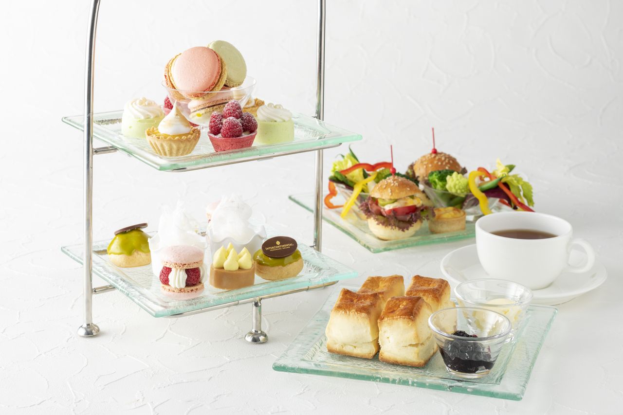Seasonal Afternoon Tea & 25 types of cafe free | 7,000 yen