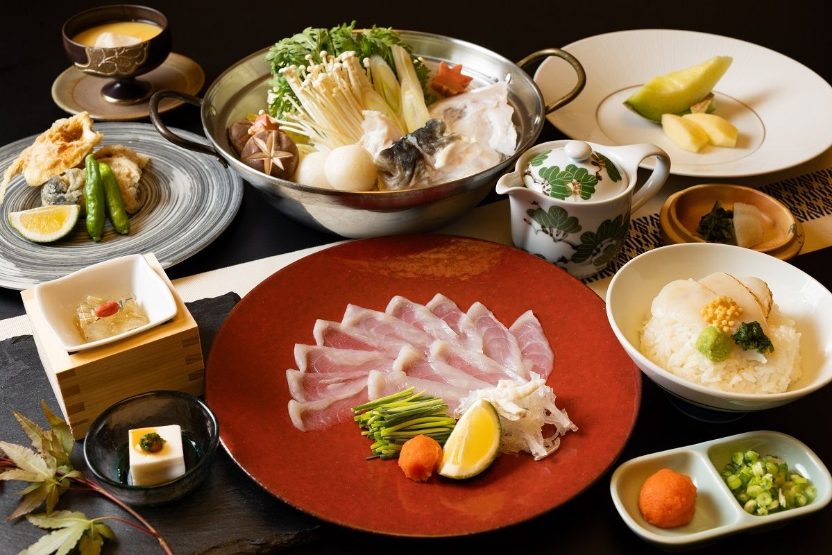 【Fugu Zanmai】 Tora-fugu Course — Sashimi, hot pot, karaage, and more. Savor the king of winter flavors.