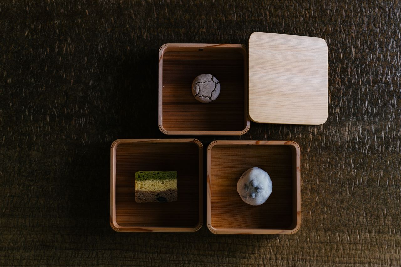 Tea and seasonal wagashi — bite-sized confection set