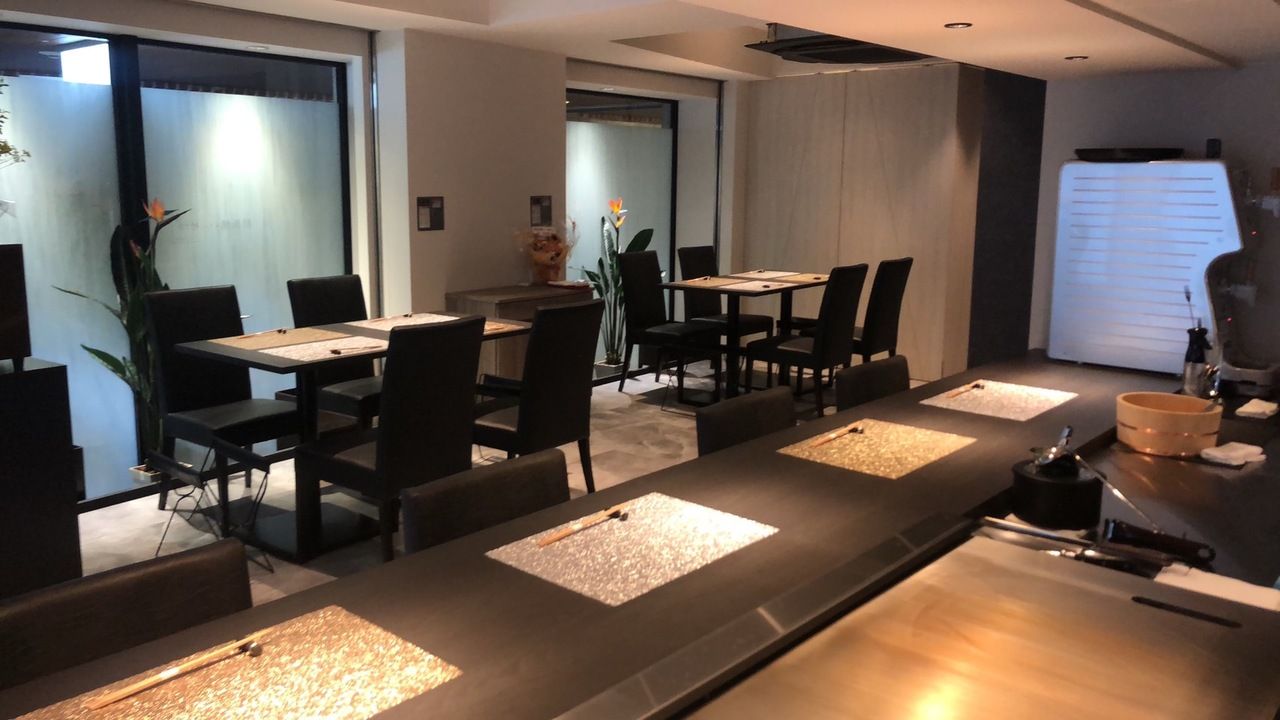 周末限定★ Issetsu（いっせつ）午餐套餐 — 可选黑毛和牛切落牛排、海鲜铁板烧或鹅肝煎＋可任选1杯饮品（含起泡酒）＋餐后咖啡。