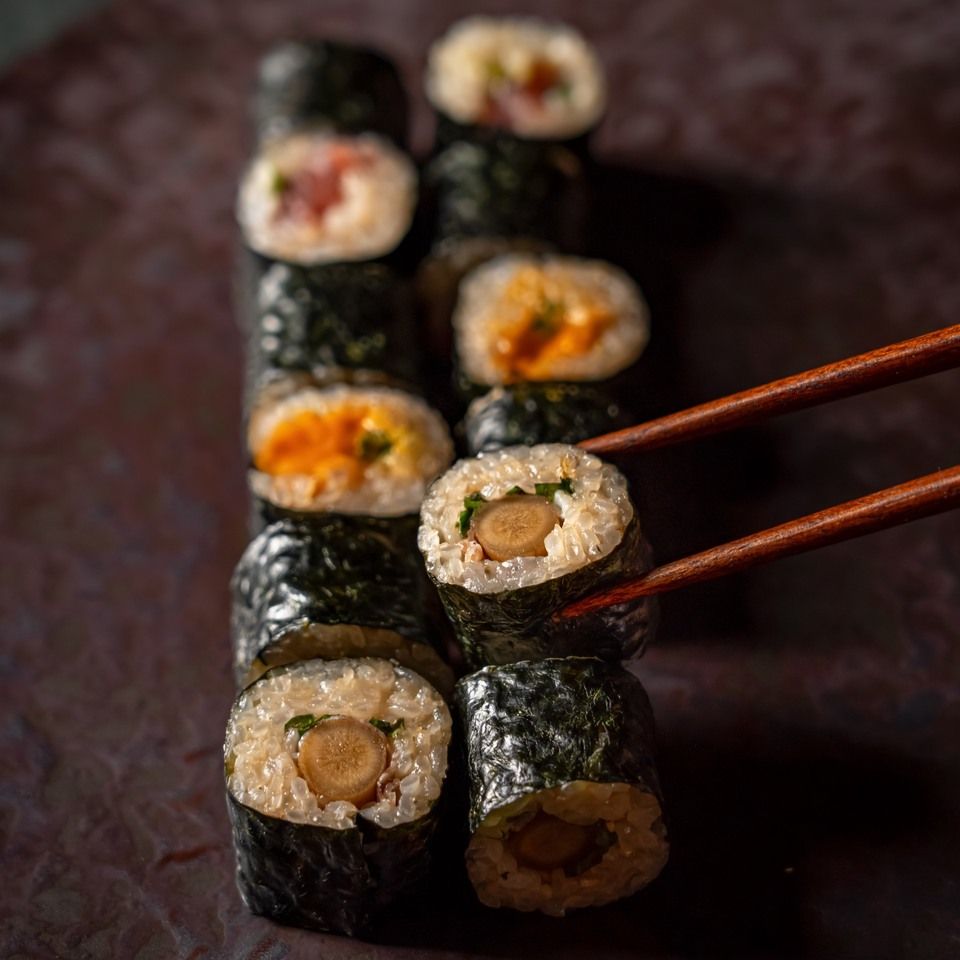 【11月～】【飲み放題付き】おまかせ焼鳥と酒肴細巻き、本日の一品料理など12品