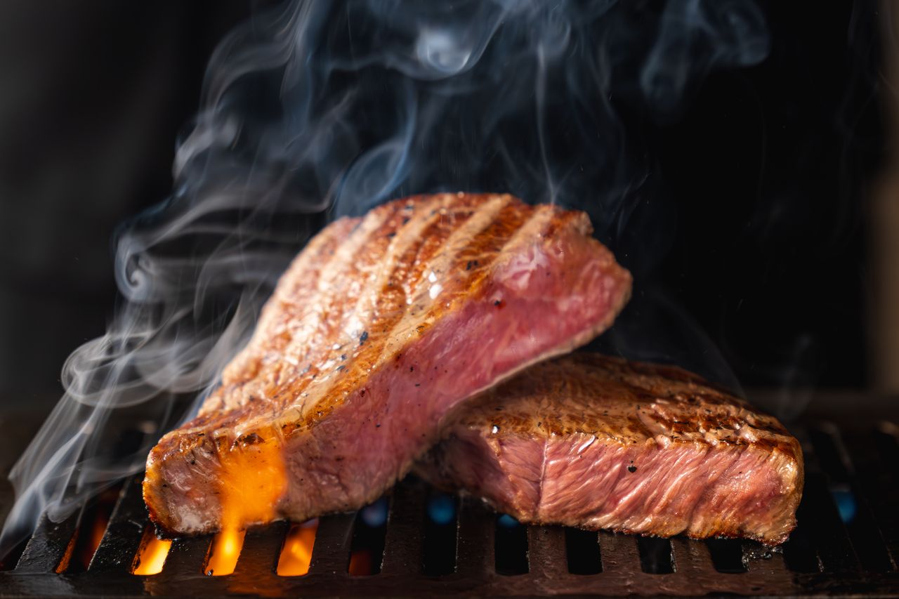 黒毛和牛 “厚切り赤身ステーキ”コース（2時間飲み放題付き）