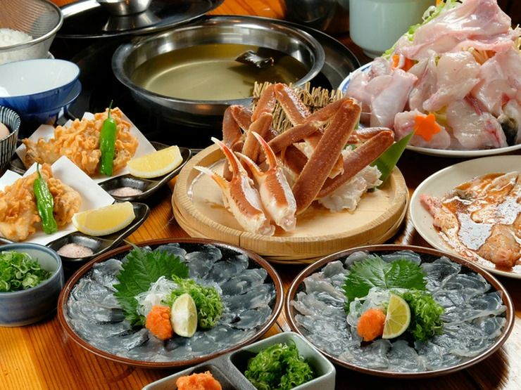 Crab & Fugu [Hibiki] Course: 9,800 yen (tax included, per person) - A luxurious course to enjoy our most popular crab and fugu dishes.