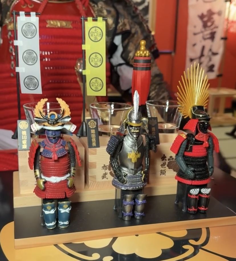 갑옷 체험 + 일본산 위스키 마시기 비교 + 노래방 + 무제한 80분