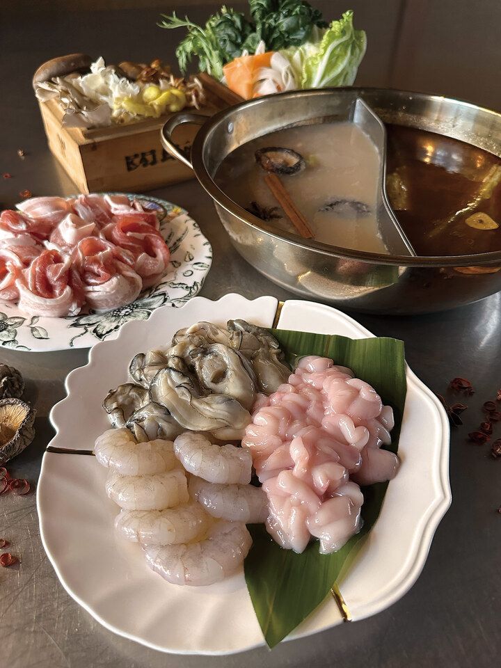 KAIFAN Two-Color Hot Pot Seafood Course - 2 hours all-you-can-drink included