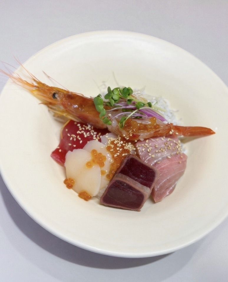 Five kinds of seafood rice bowl - chef's choice