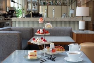 ベルベットな銀世界　いちごのアフタヌーンティー