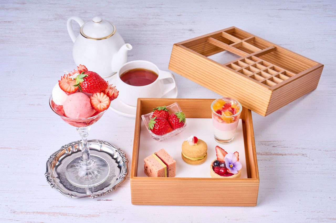 いちごづくしの組子箱とミニパフェ(コーヒーまたは紅茶付)