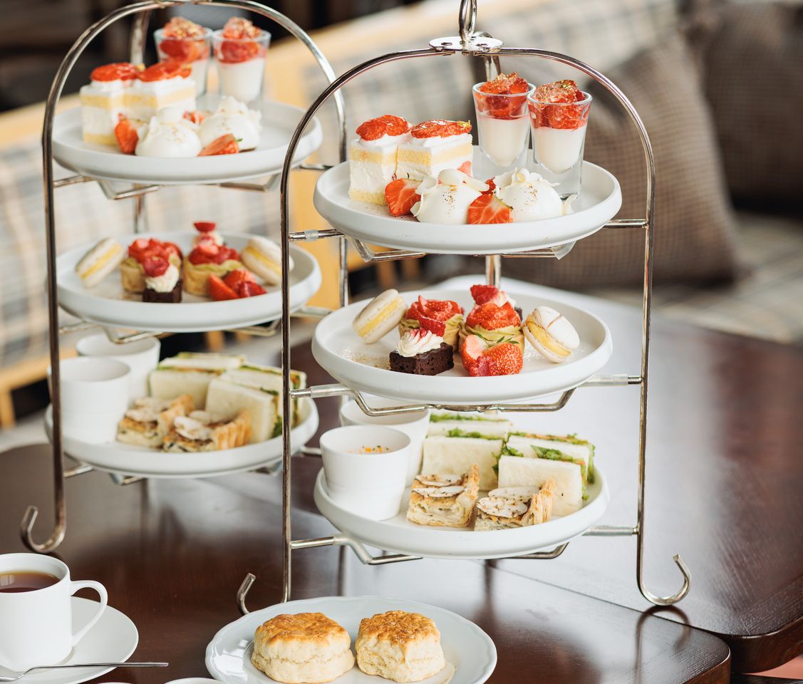 【2026年1月7日〜】季節限定 ORIENTAL AFTERNOON TEA　“ストロベリー”アフタヌーンティースタンド＋ノンアルコールフリードリンク