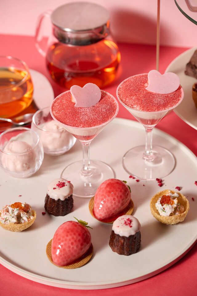 季節のアフタヌーンティーと贅沢ランチのセット／グランドデザート10種＋カフェフリー