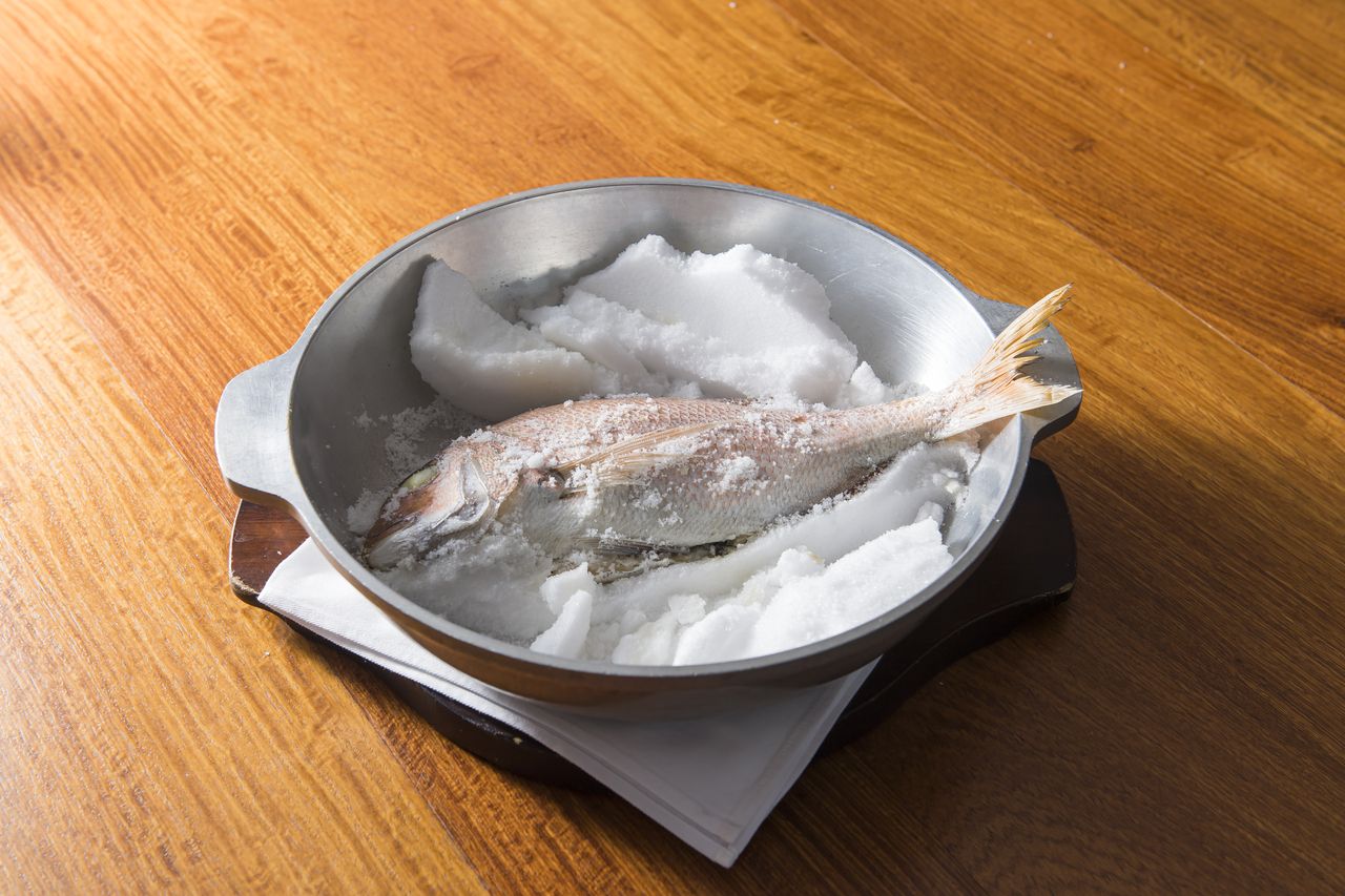 天然鳴門鯛の塩釜包焼き（2名様分～）