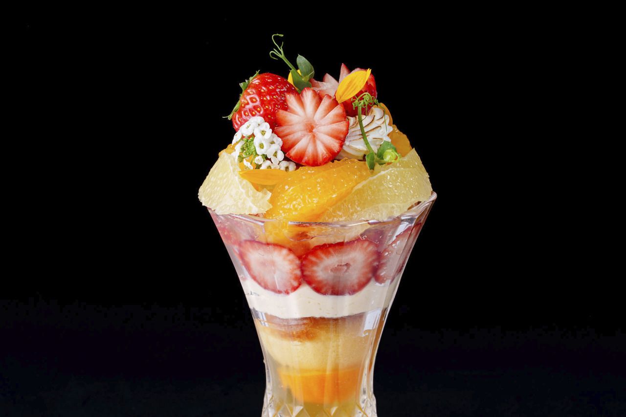 【月/金曜日】柑橘といちごのパフェ