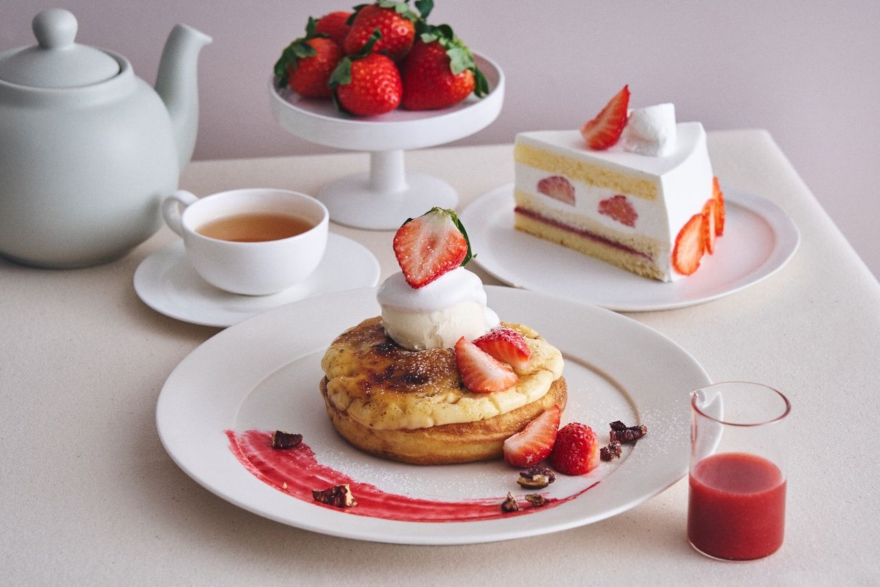 [Get a great deal with the set! Farm-fresh strawberry fair] "Asuka Ruby" strawberry and burnt brulee pancakes & choice of cake set