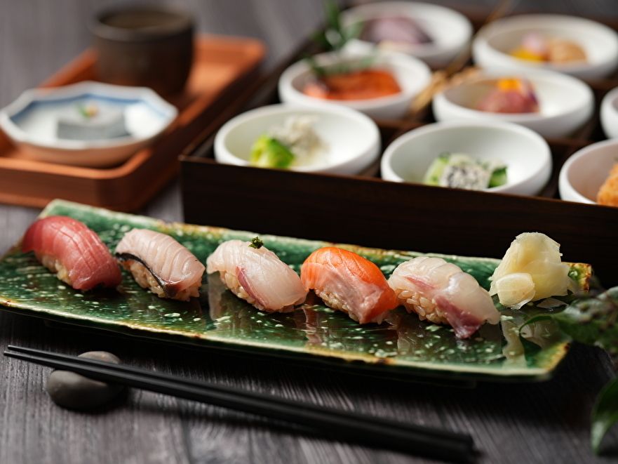 平日限定価格/全13種【9種の空庭御膳と江戸前鮨のランチ】