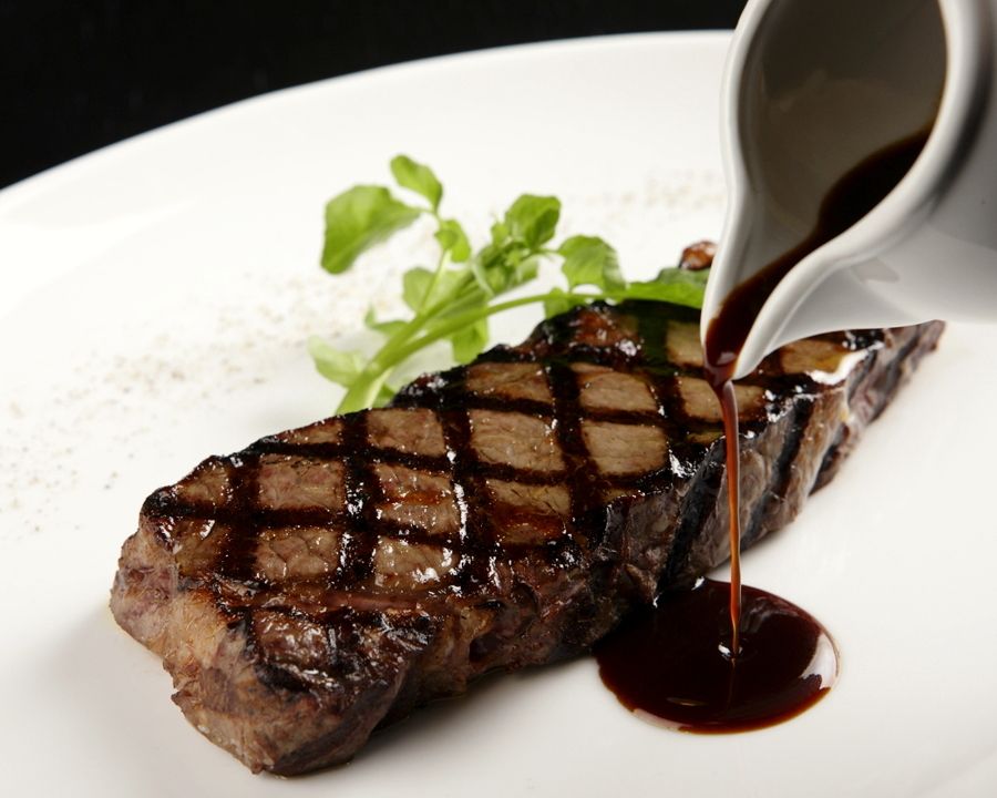 PREMIUM LUNCH COURSE　　　　　　　　　　　　　　　　　　　　　　　　前菜＋スープ＋メインディッシュ（シーフード OR 国産牛ステーキ）＋デザート