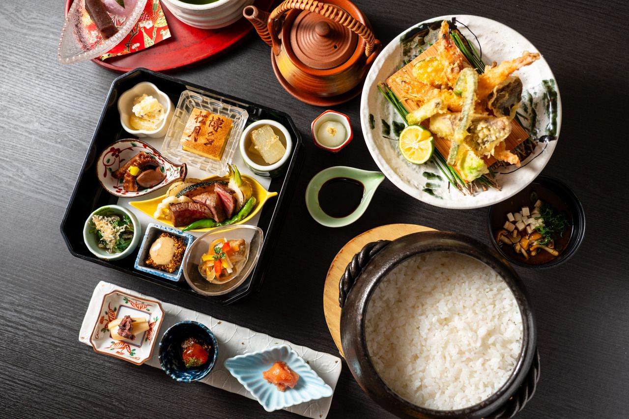 “周年記念特別ランチ”【日向御膳】＋天婦羅盛り合わせ付（平日限定）