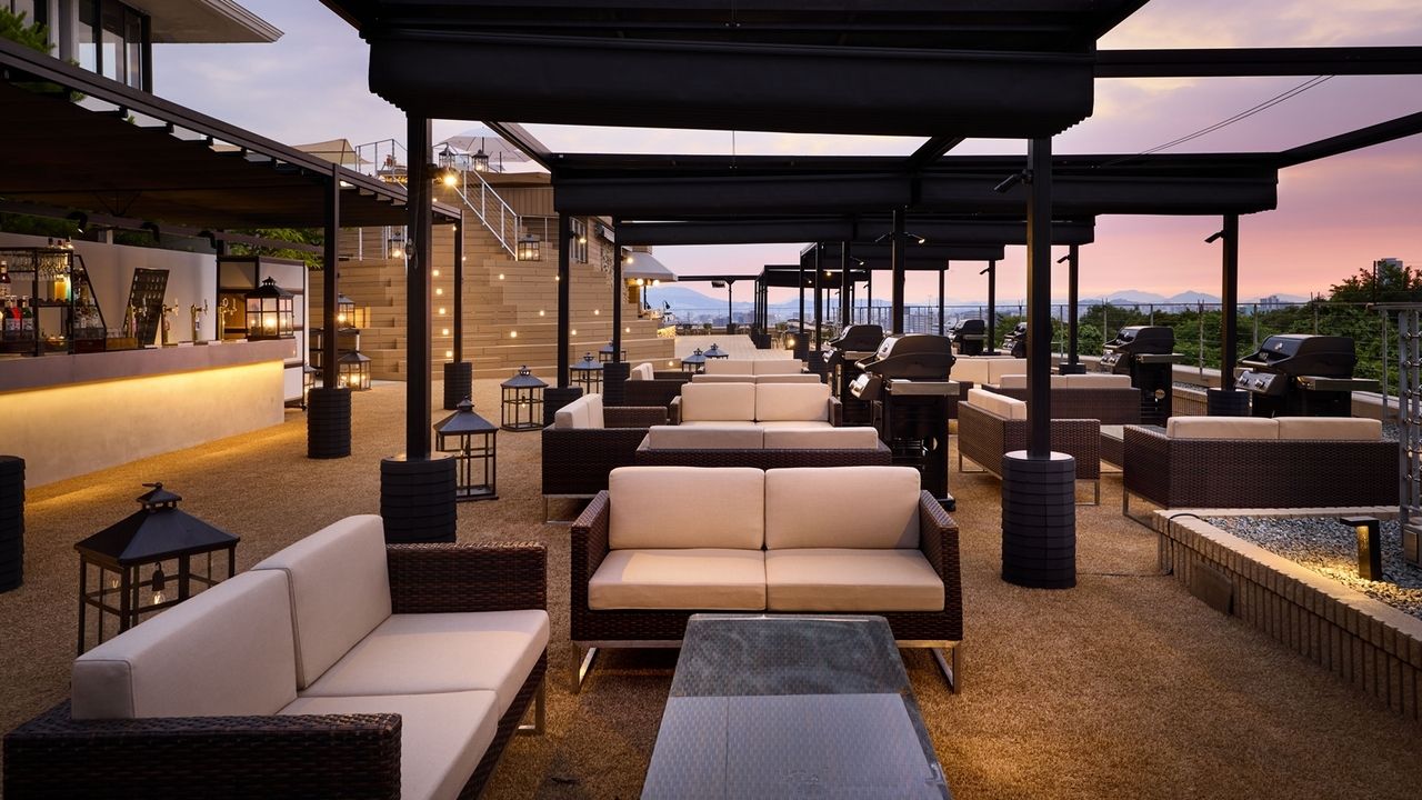 [Sofa seats] Elementary school students