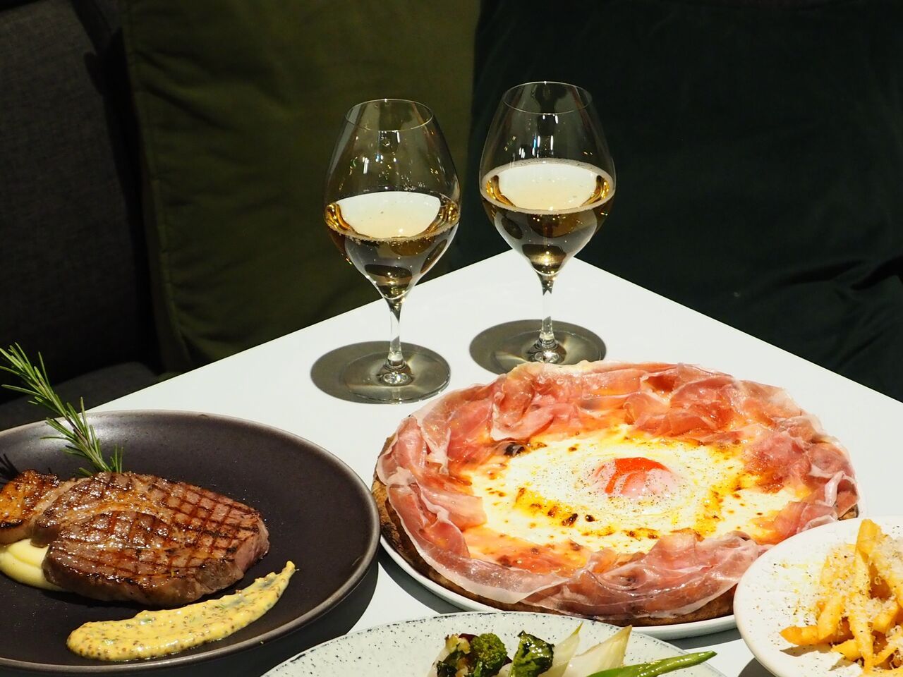 [À la carte & Free Flow] All-you-can-drink plan including sparkling wine! Please order your favorite dishes.