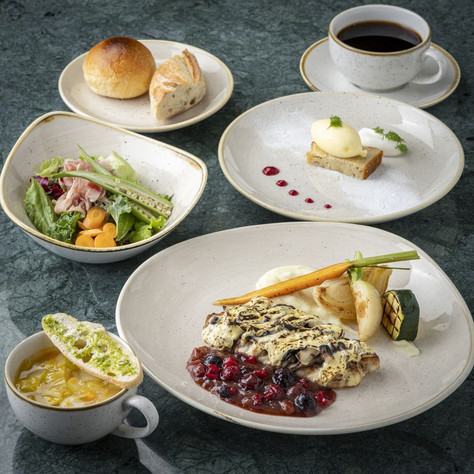 【 Lunch Set】 メインディッシュが1品選べる全5品セット＋乾杯ドリンク付き　4/6～