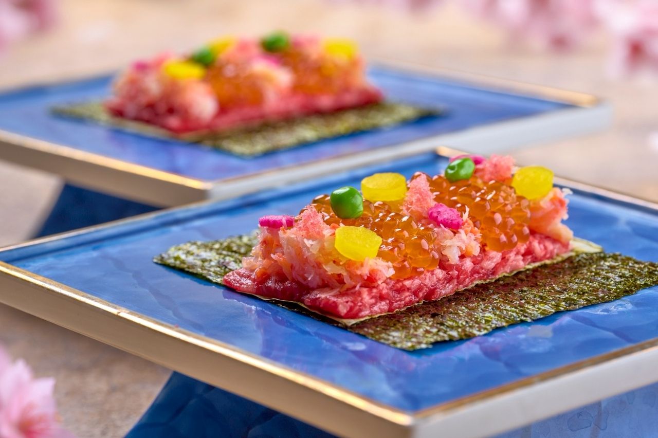 Private room guaranteed. [Sister restaurant Ginza Chikamitsu Yakiniku Top 100 Restaurants 2025 Award Commemorative Course] Featuring "Selected Wagyu Beef with Crab and Salmon Roe Chirashi Yukke Dog" and "Wagyu Beef Fillet Brioche Cutlet Sandwich".