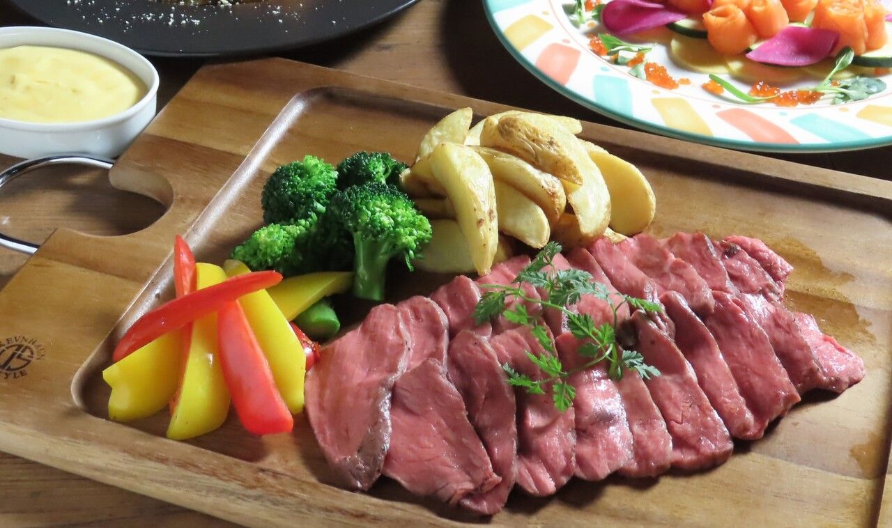 2時間飲み放題付き【全5皿】2種のミニタコスやたっぷりチーズのチキンブリトー、メインにリブロースステーキ、ワタリガニのトマトクリームパスタなど　￥5,000