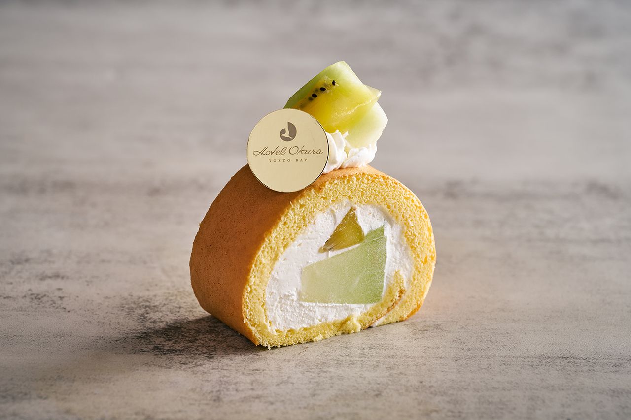 【スイーツ】メロンとゴールデンキウイのロールケーキ