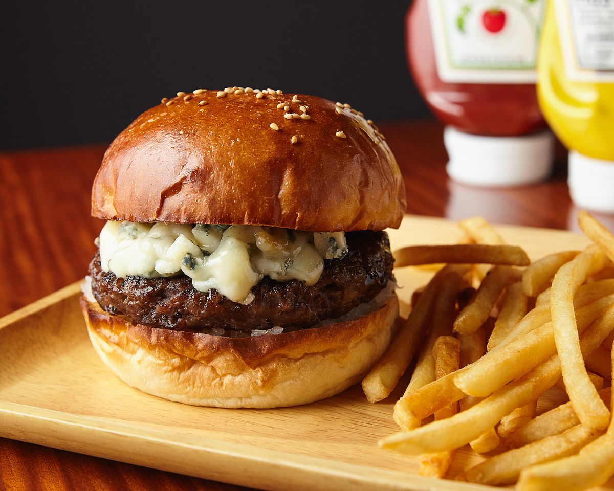 【Sapi Wagyu Hitam】 Burger Keju Gorgonzola