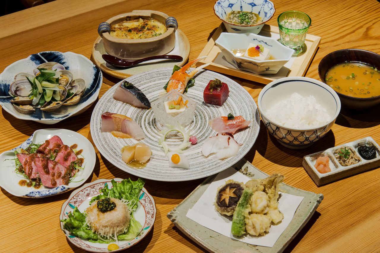 【Signature Course】8 Dishes Featuring Our Famous Assorted Sashimi