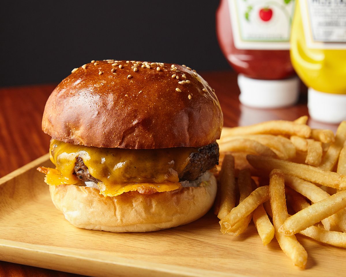 【BLACK Wagyu】Cheddar cheese burger