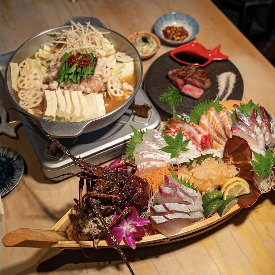 【Accompagné de accords saké !】 Assortiment de sashimis typiques de Kyushu + Bœuf Wagyu A5 noir de Kagoshima vieilli à sec + Hot pot aux abats de Hakata – Menu