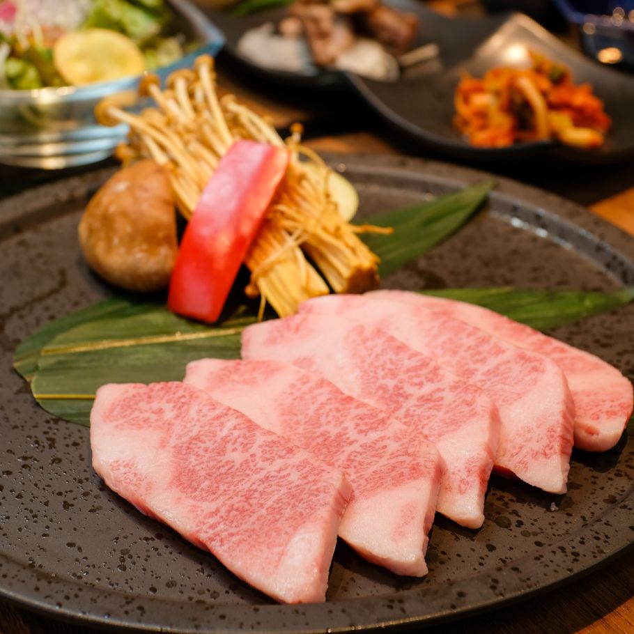 【Reservation-only】Yazawa Casual Course – 9 dishes in total. Features classic items such as Kobe beef shabu-shabu, Kobe beef sirloin, short rib, and offal.