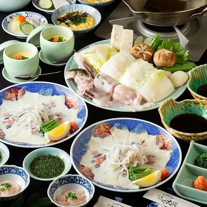 „Nur zum Essen“ eignet sich für Gastgeschenke, Jahrestage, Feierlichkeiten sowie Gäste, die Fukuoka besuchen. 【Ishimatsu’s Menü mit natürlichem Fugu】 besteht aus 6 Gängen.