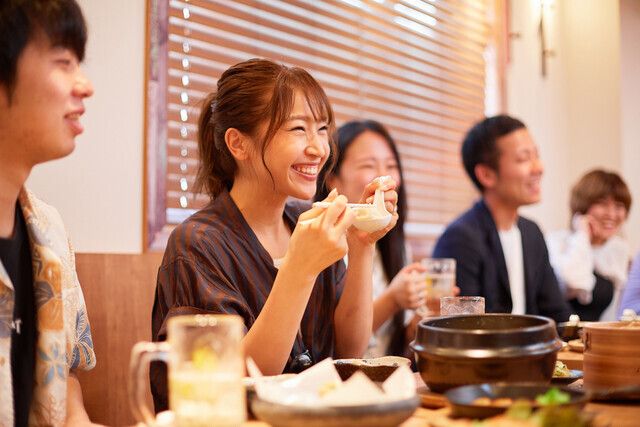 【Mangia quanti ravioli vuoi!】 Menù con 7 portate a scelta: soddisferà sia lo stomaco che il cuore. Prezzo: 5480 yen a persona, tasse incluse.