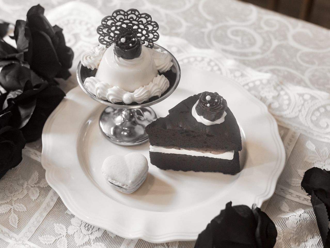 Black Rose Victoria Cake Set