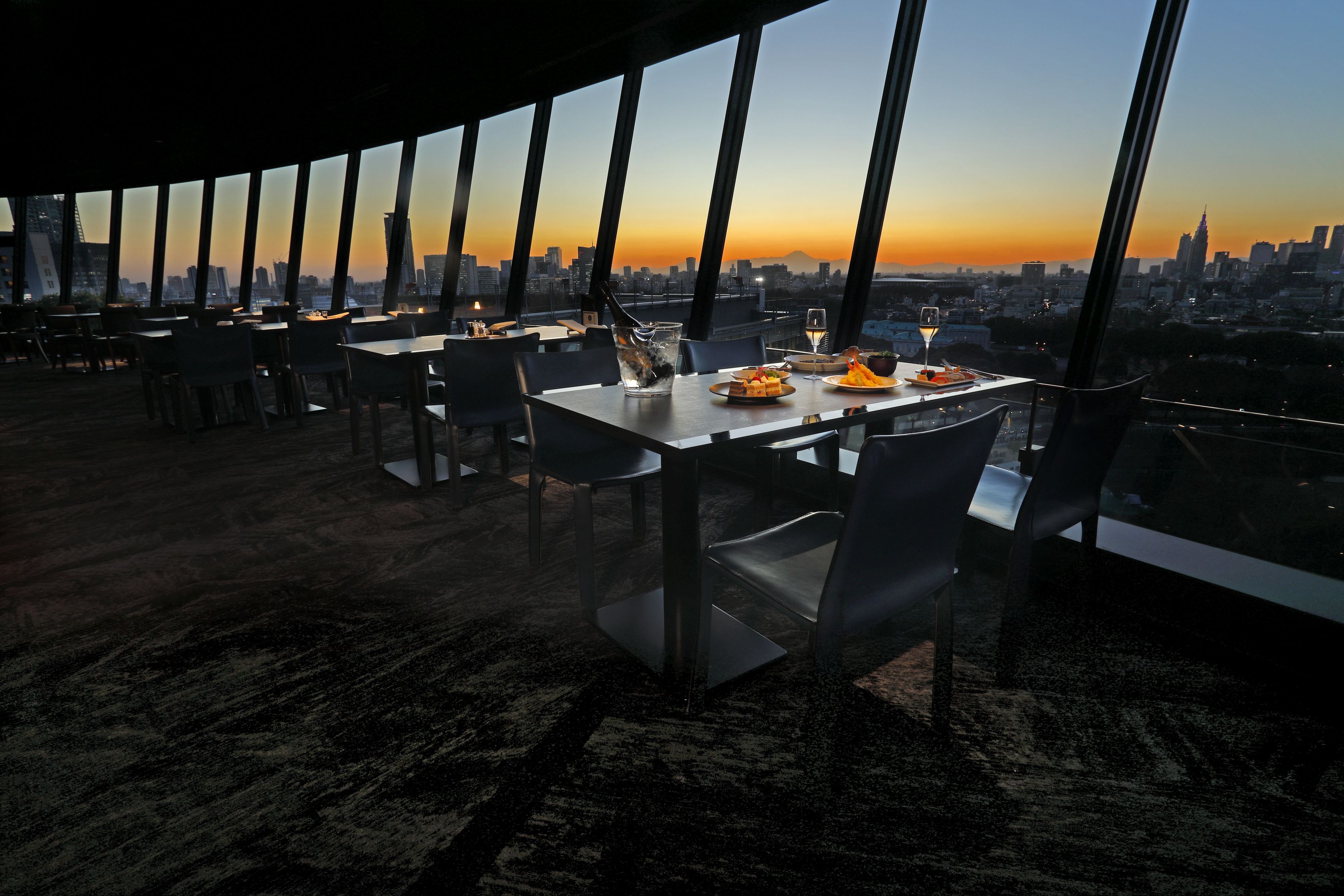 ビュッフェ＆バー VIEW & DINING THE SKY / ホテル ニュー オータニ